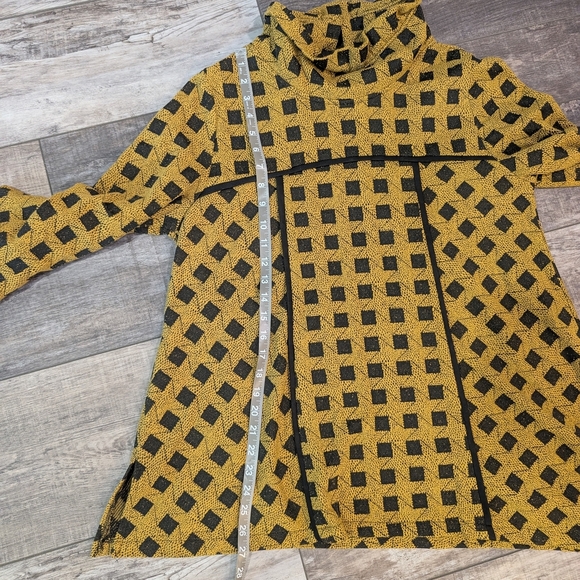 Moonlight Yellow and Black Checkered Sweater - Picture 8 of 9